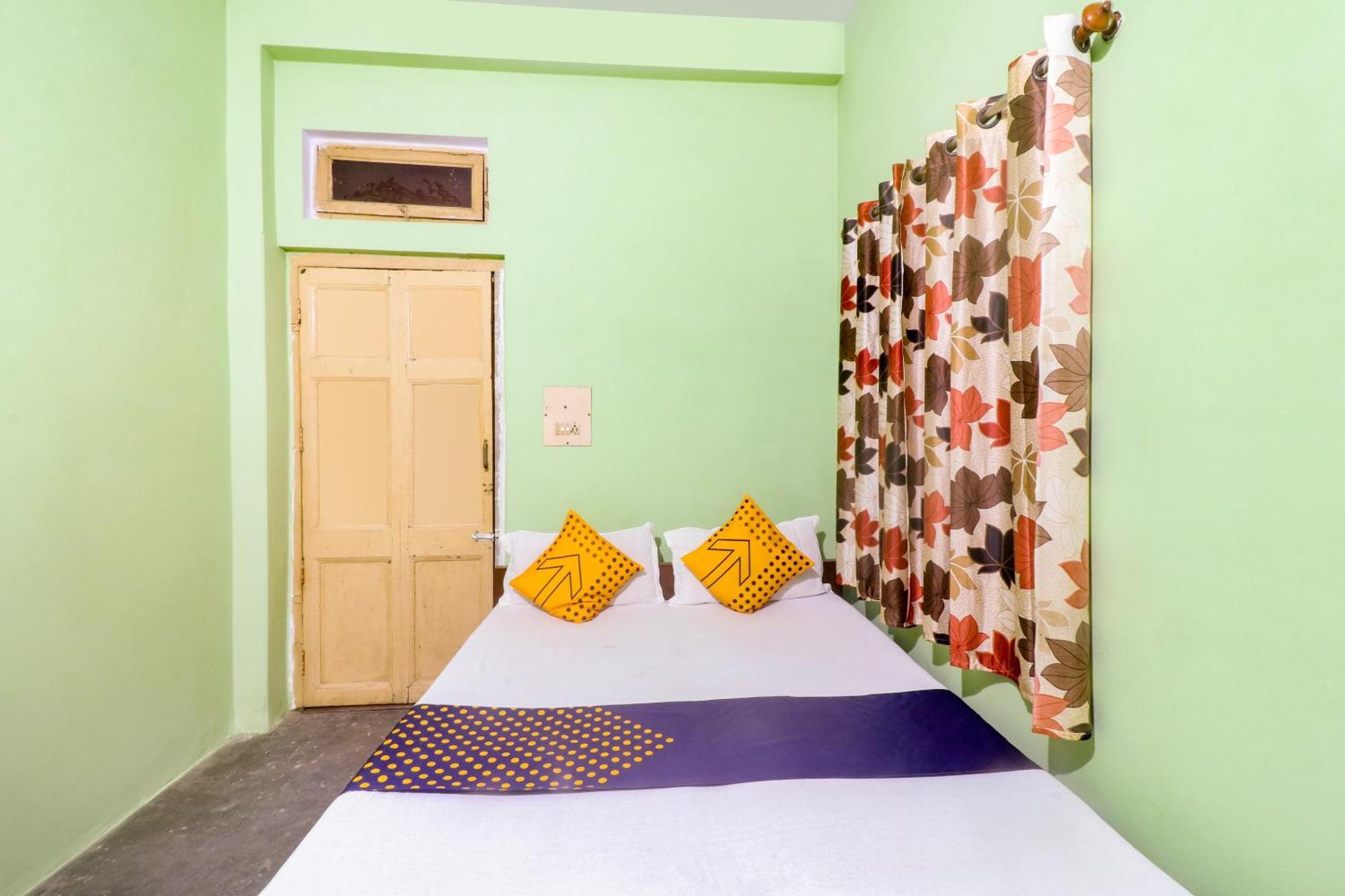 Spot On Mishra Guest House 瓦拉纳西 外观 照片