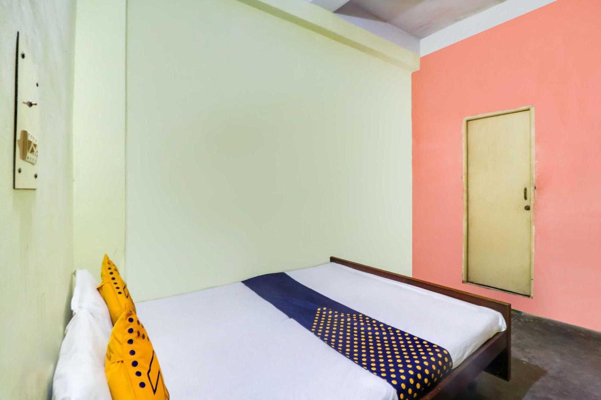Spot On Mishra Guest House 瓦拉纳西 外观 照片