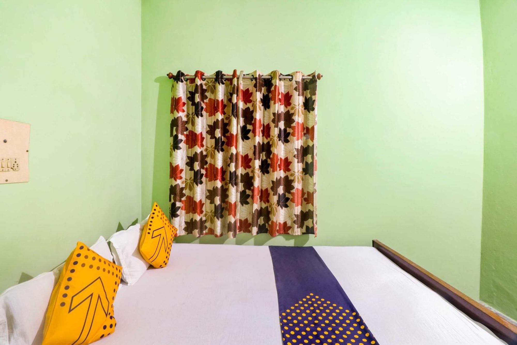Spot On Mishra Guest House 瓦拉纳西 外观 照片