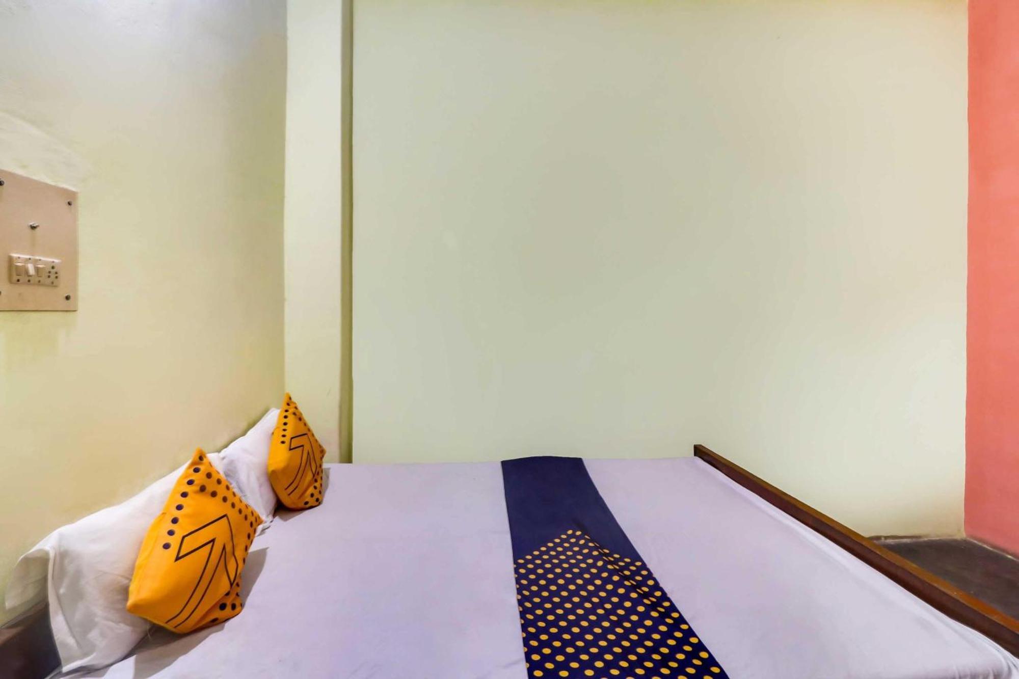 Spot On Mishra Guest House 瓦拉纳西 外观 照片