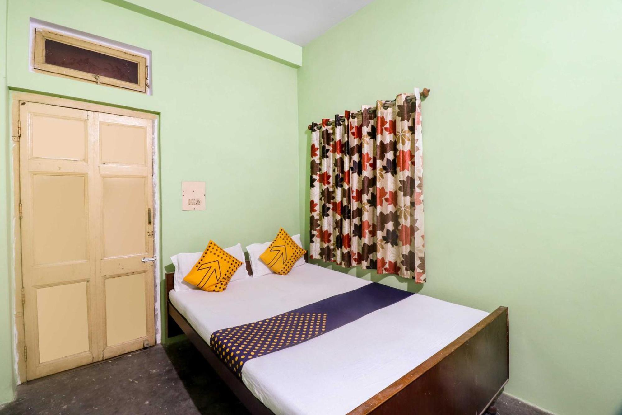 Spot On Mishra Guest House 瓦拉纳西 外观 照片
